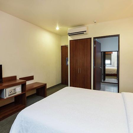 Hampton By Hilton San Juan Del Rio Hotel Exterior foto