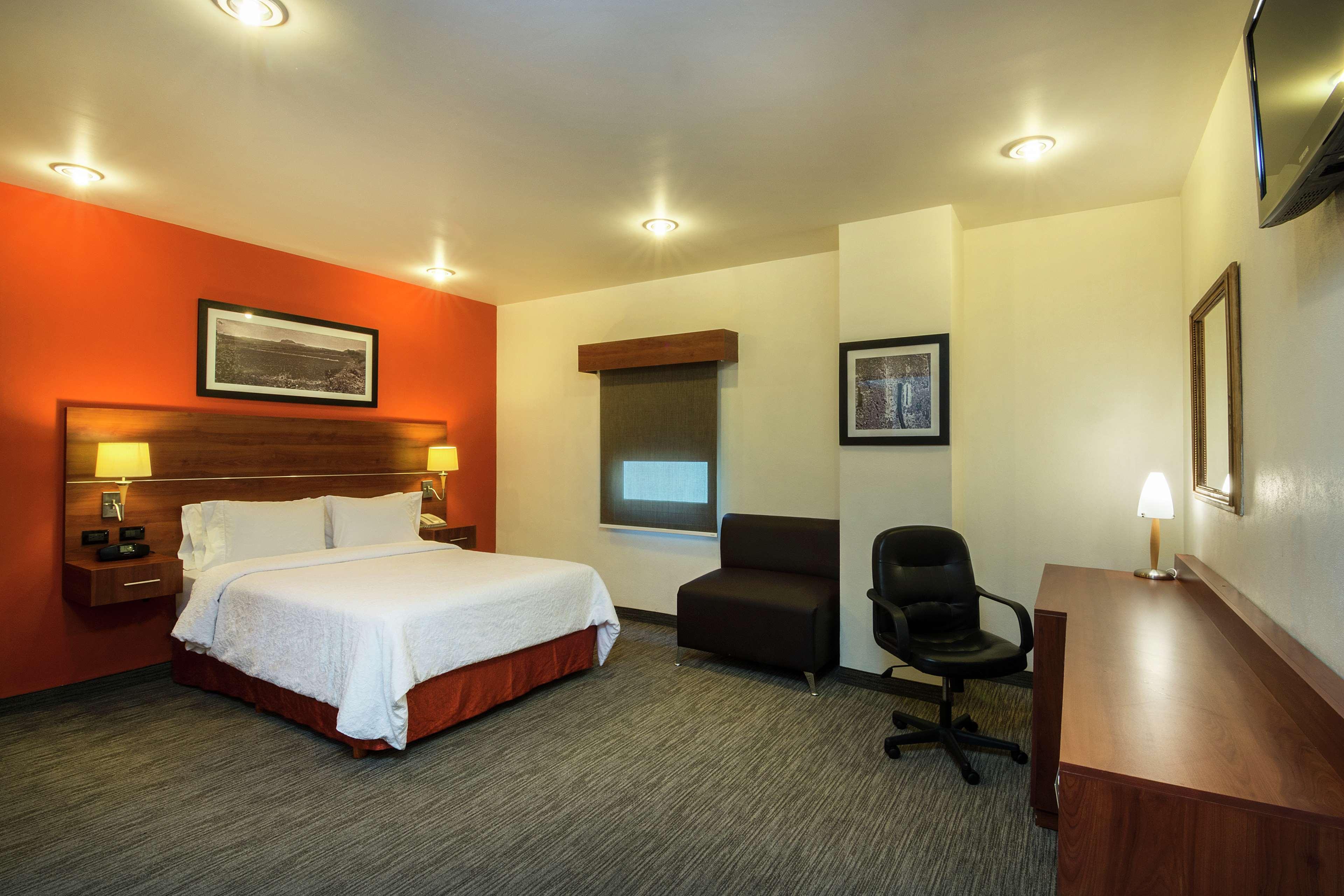 Hampton By Hilton San Juan Del Rio Hotel Exterior foto
