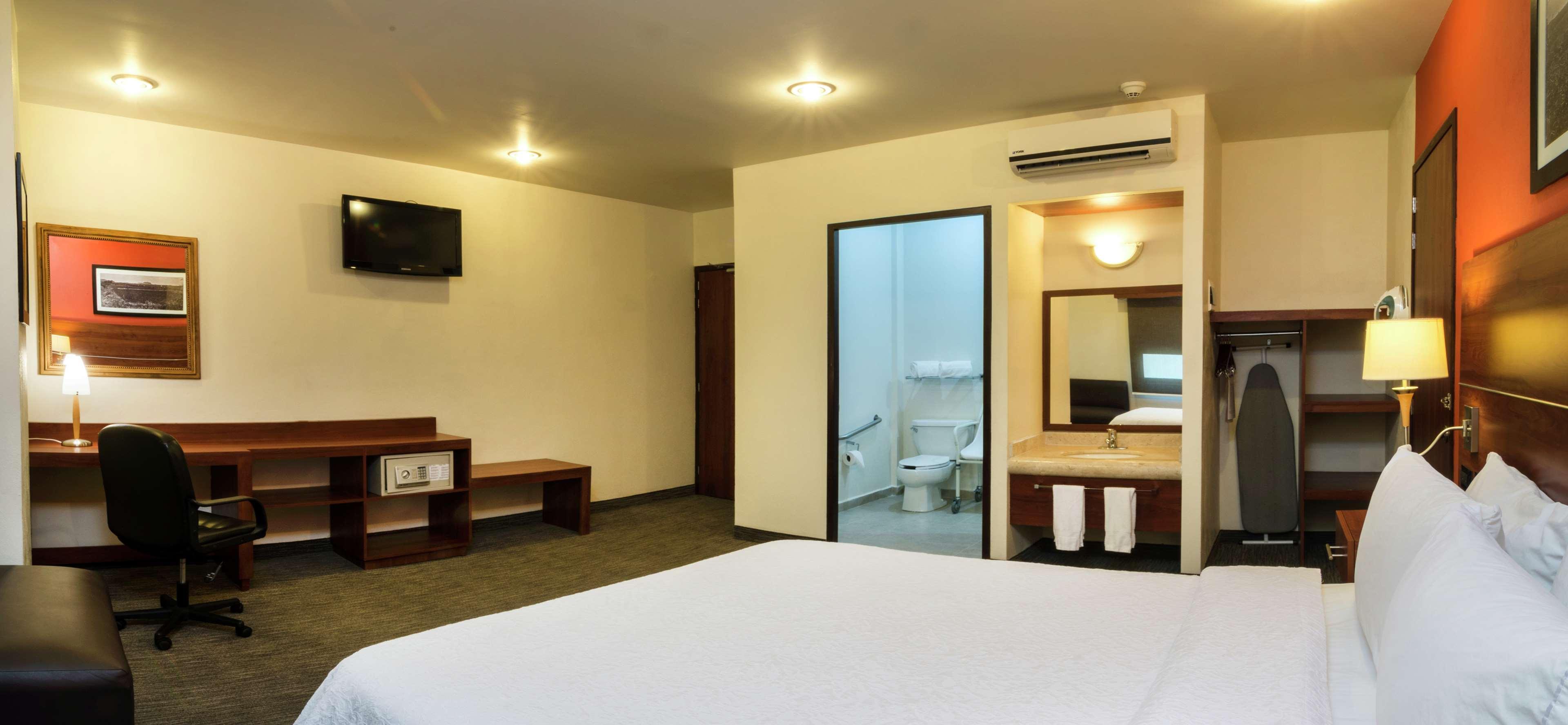 Hampton By Hilton San Juan Del Rio Hotel Exterior foto