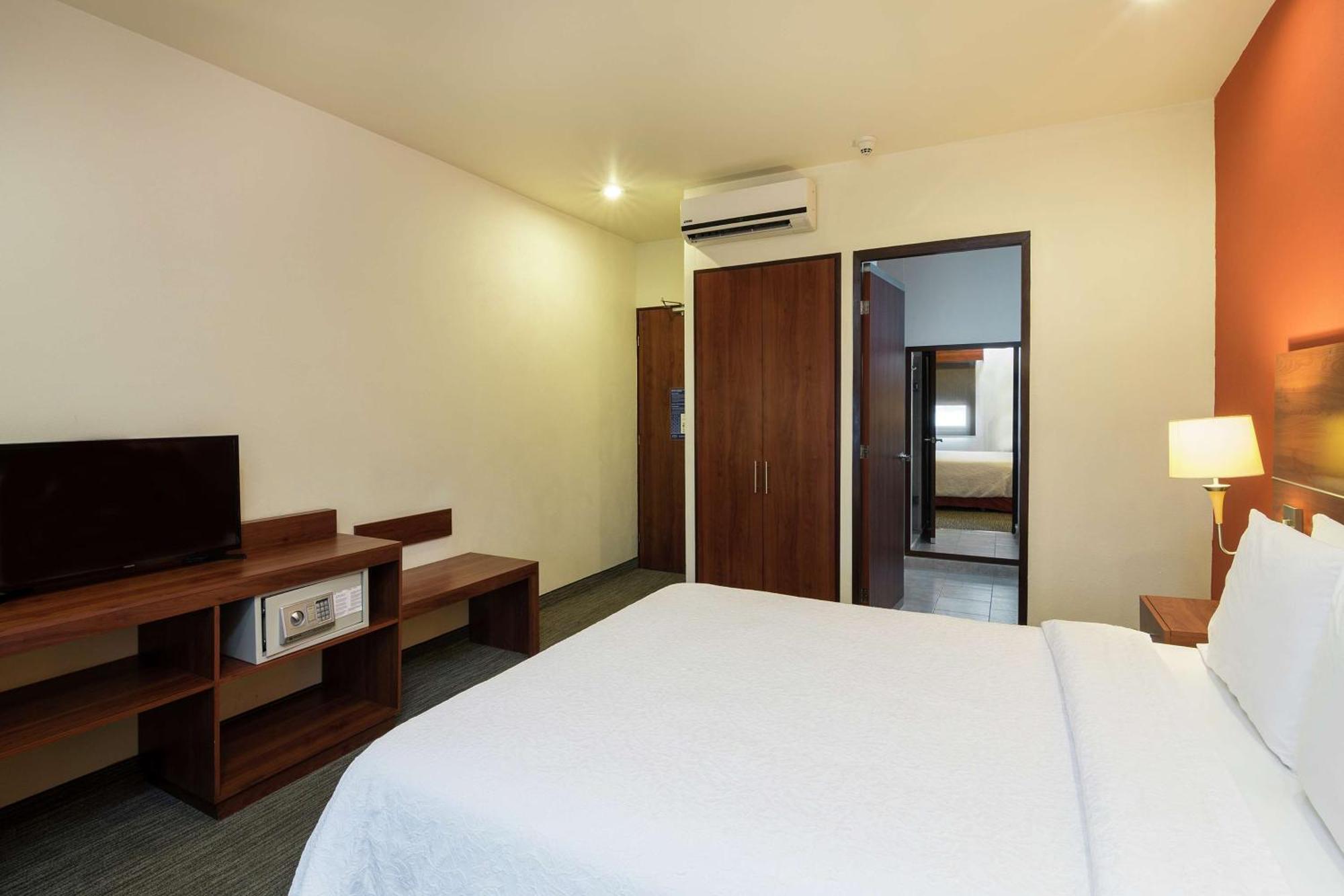 Hampton By Hilton San Juan Del Rio Hotel Exterior foto