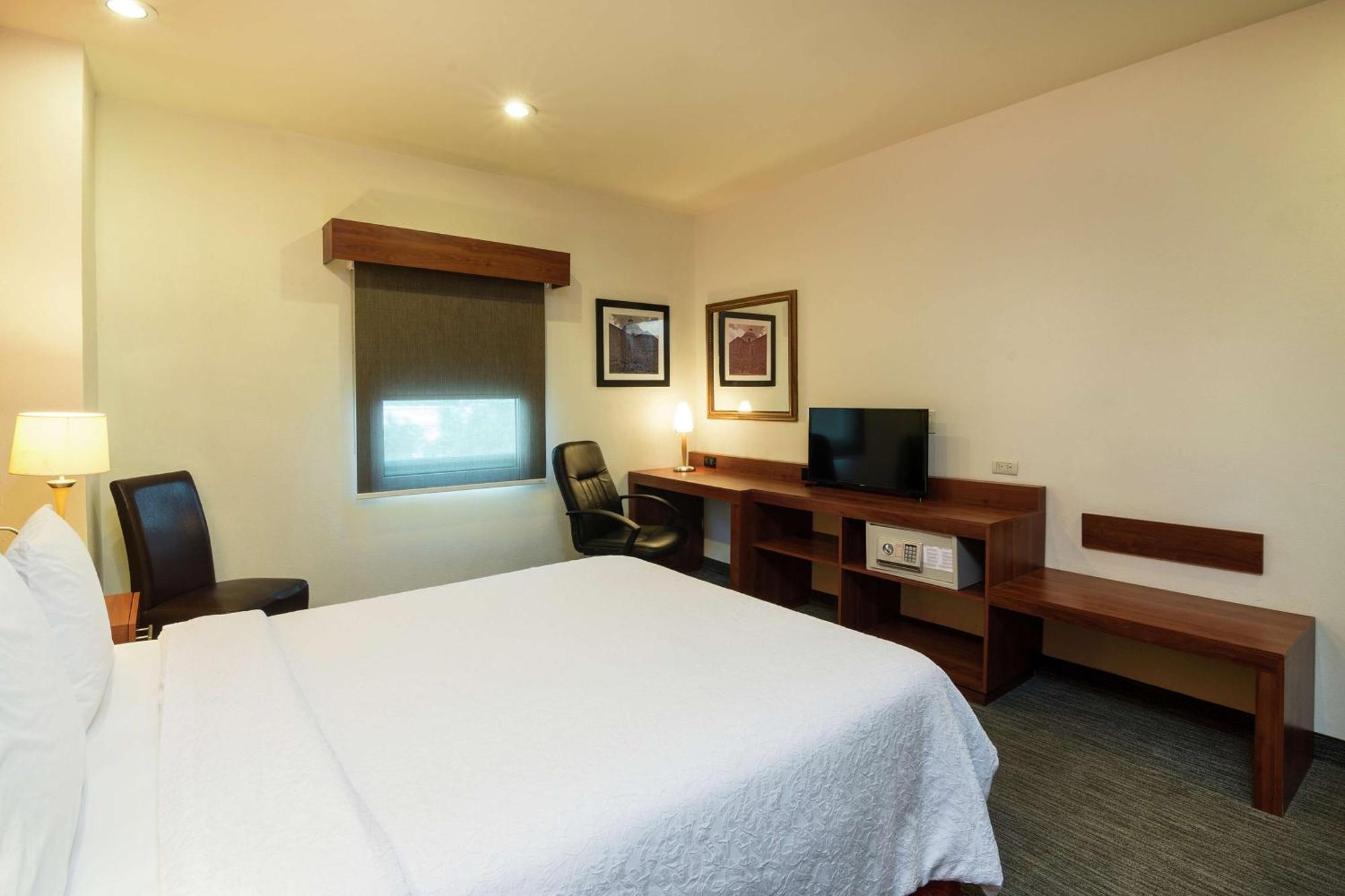 Hampton By Hilton San Juan Del Rio Hotel Exterior foto